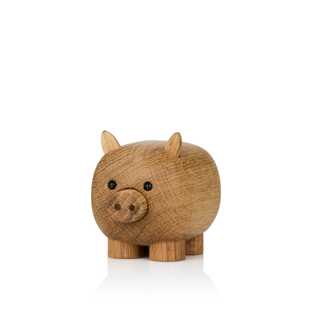 Basse de Lucie Kaas, cochon en chêne vu de trois quarts sur fond blanc.